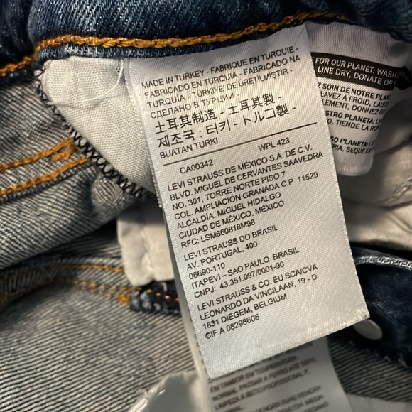 Levi's Women's Wedgie Icon Fit Jeans - Picture 9 of 11